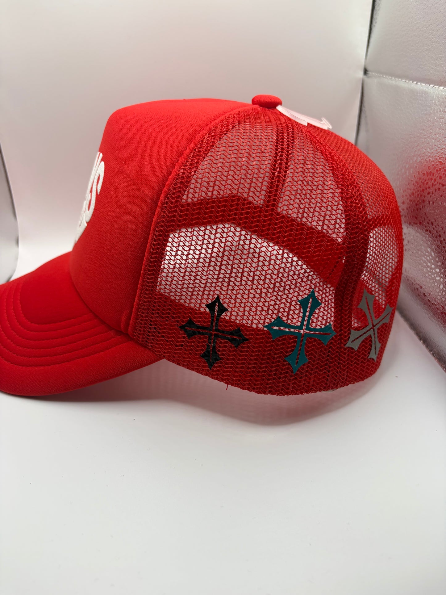 Haven Star Trucker – Red & Black Rubber